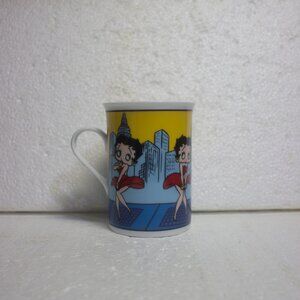 Betty Boop Fine Porcelain Collector Mug 8 oz The Danbury Mint Cool Breeze Betty